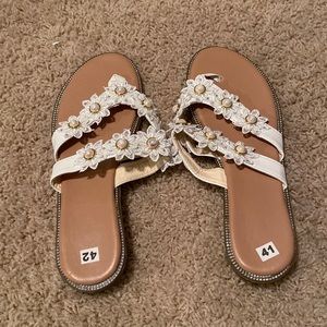 Cream sandals with lace and gold detail